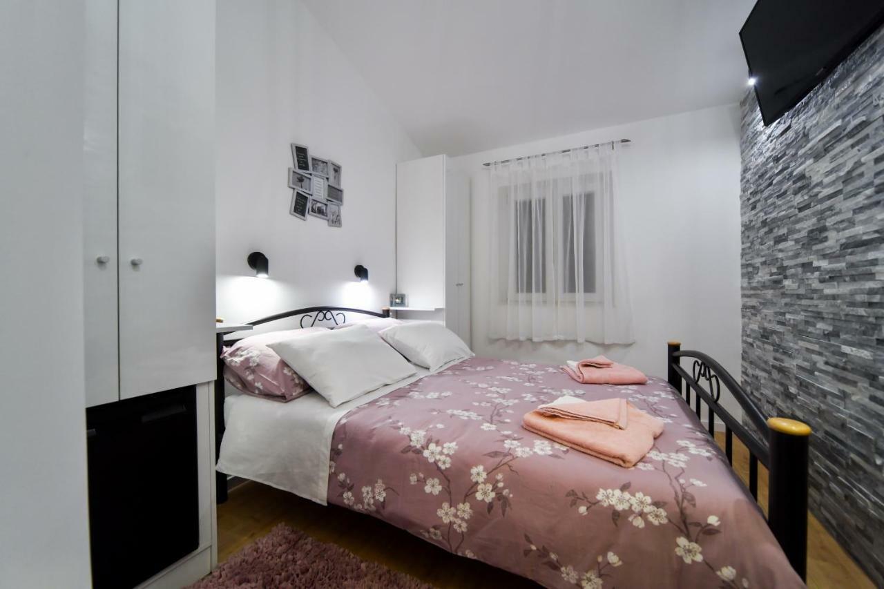 Apartments And Rooms Nekic ザダル エクステリア 写真