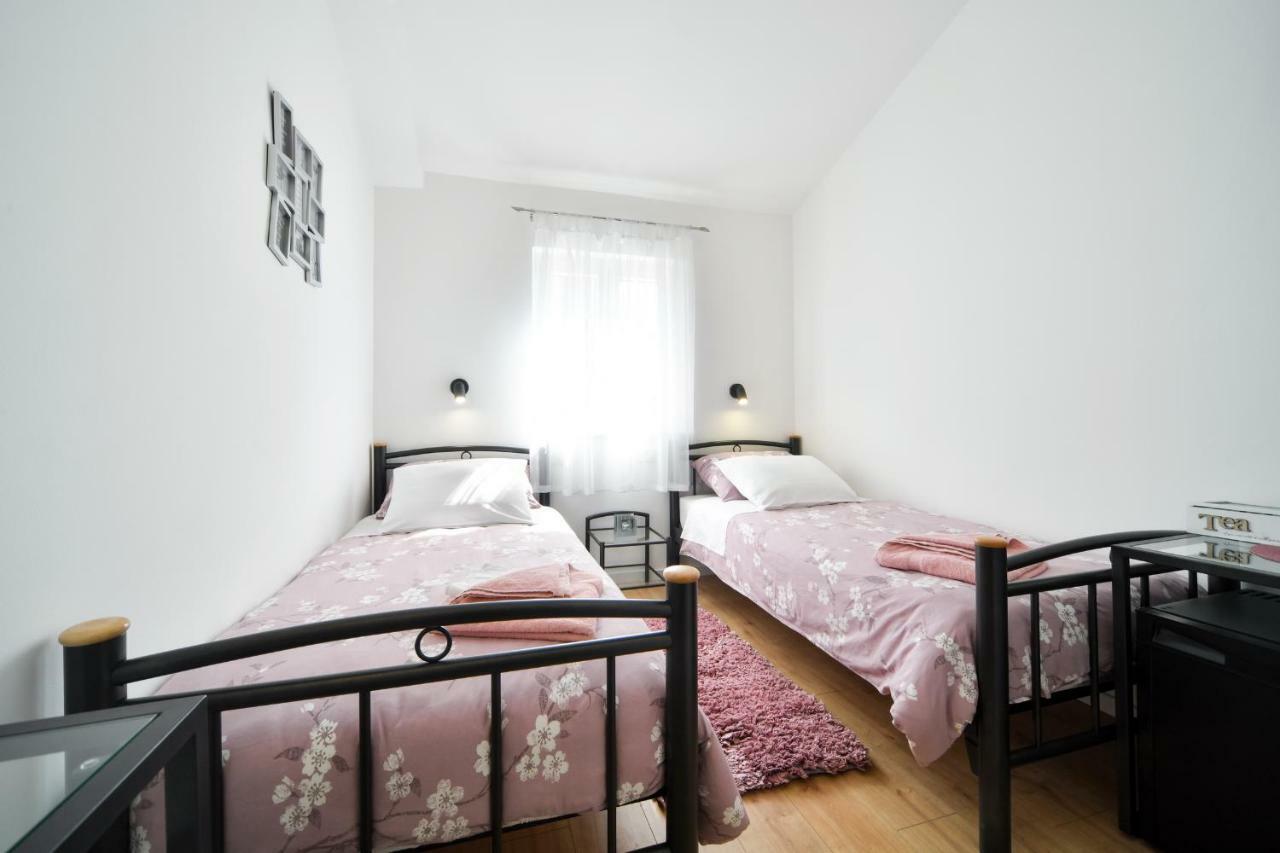 Apartments And Rooms Nekic ザダル エクステリア 写真