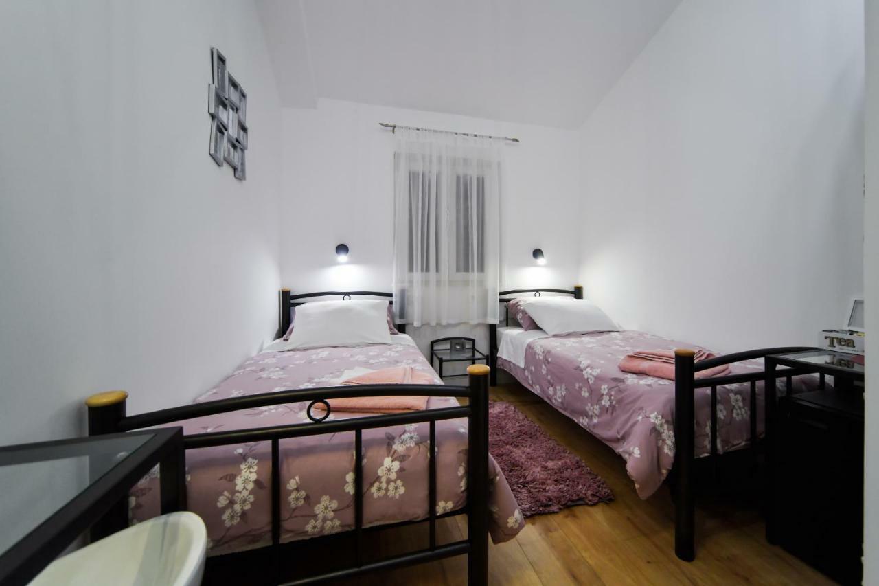 Apartments And Rooms Nekic ザダル エクステリア 写真