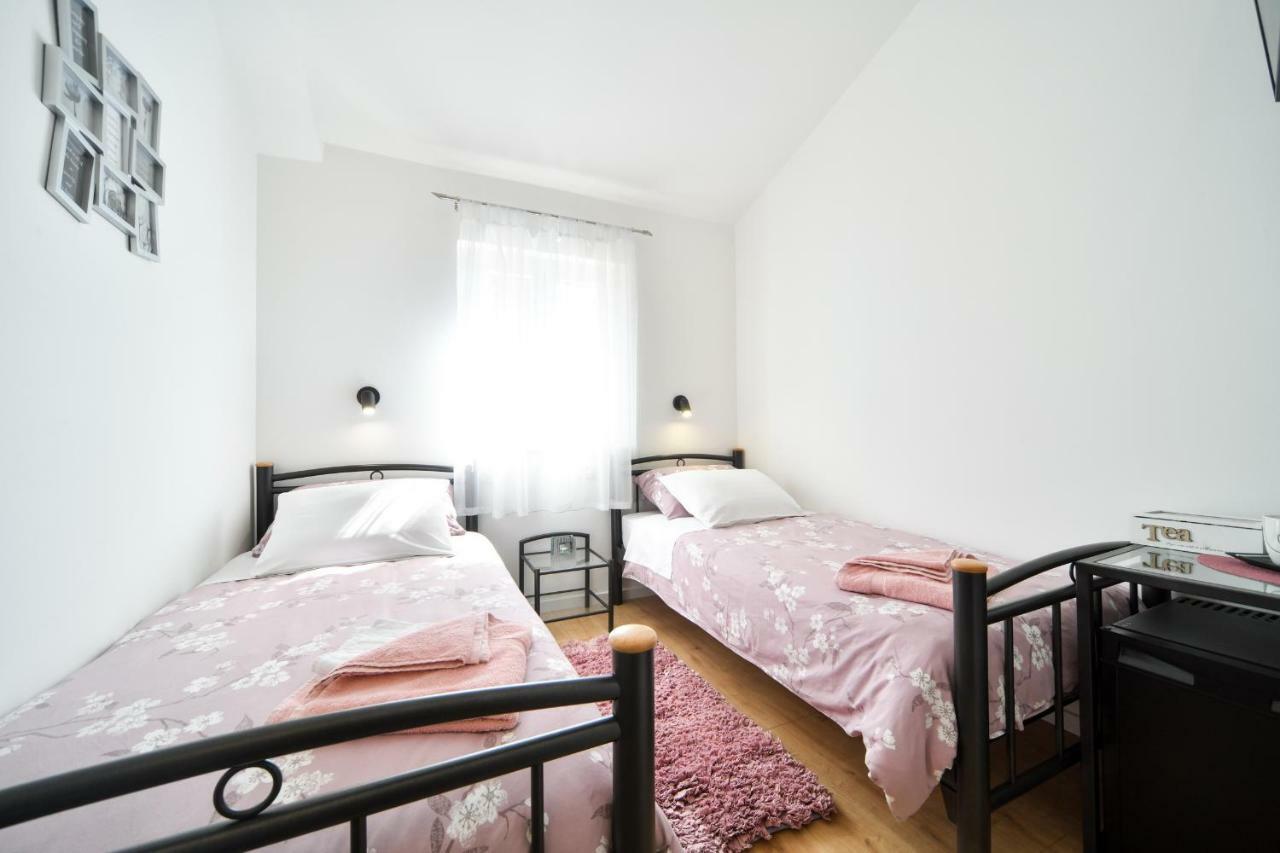 Apartments And Rooms Nekic ザダル エクステリア 写真