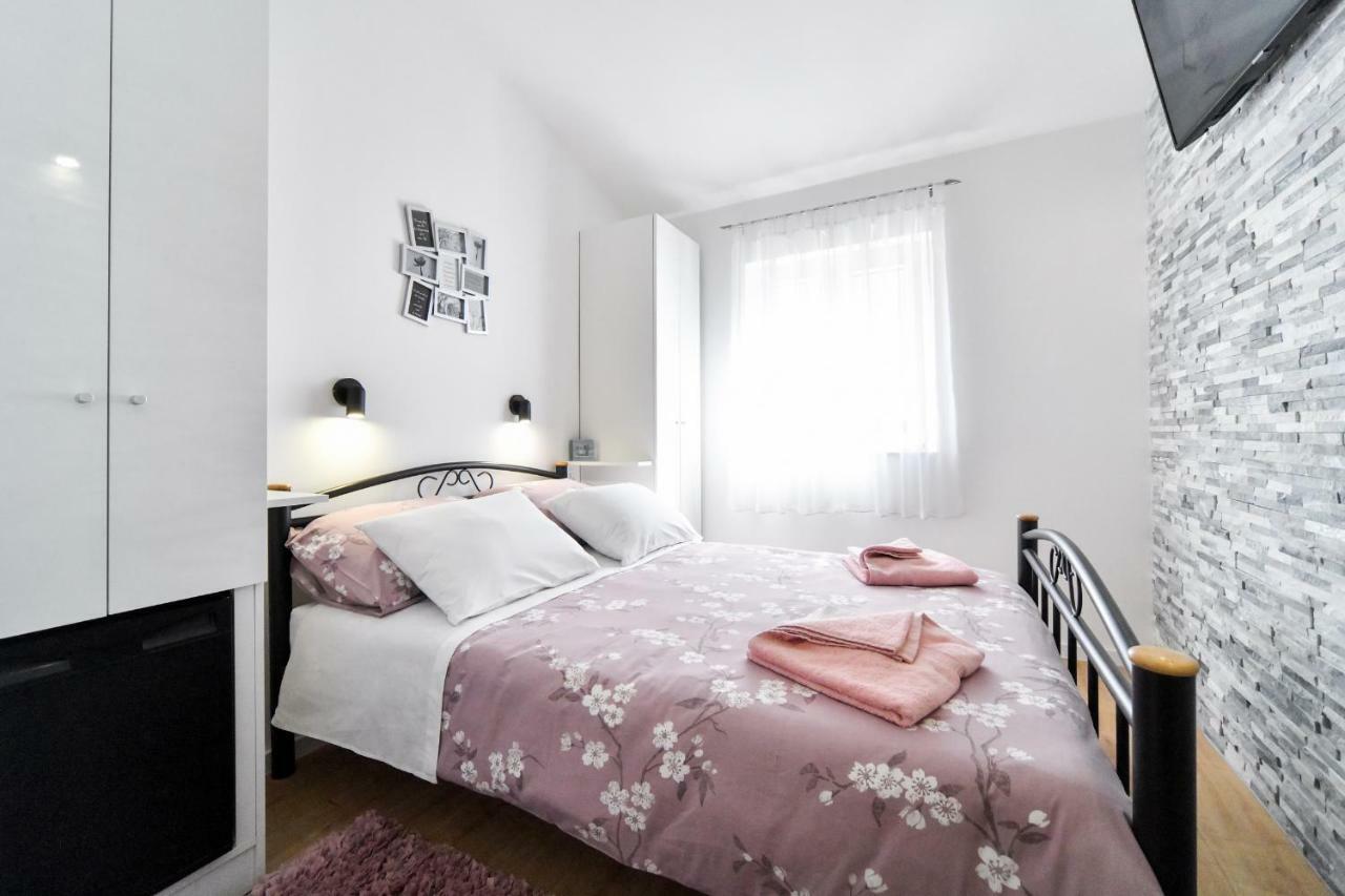 Apartments And Rooms Nekic ザダル エクステリア 写真